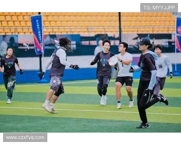 武汉飞盘队与成都飞盘队赛后复盘分析意识碰撞与战术较量